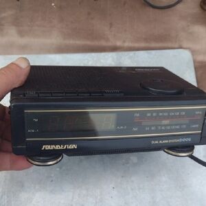 Soundesign Dual Alarm Clock Radio